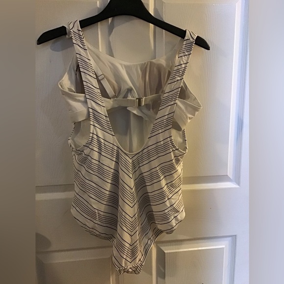 Athleta White Black Chevron Striped Built in Bra Bathing Suit 38B/C Medium - Picture 2 of 5